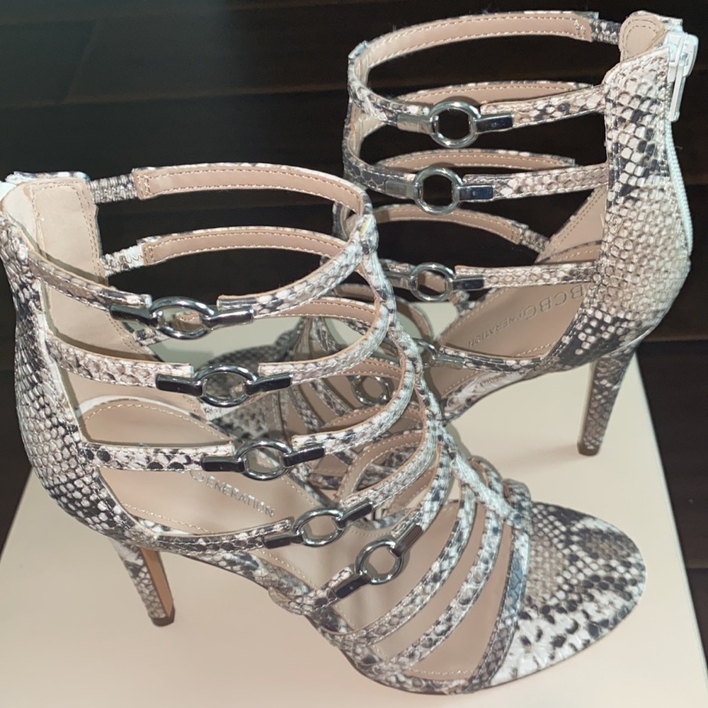 NIB BCBGeneration Jean Matte Chalky Snake Heels